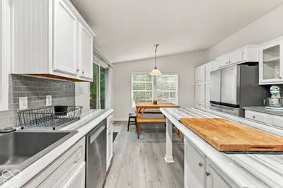 9444 N Gray Avenue, Unionville - 13