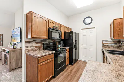 5701 Kensington Way N, Plainfield - 11