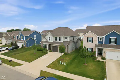 5693 Terracotta Trace, McCordsville - 46
