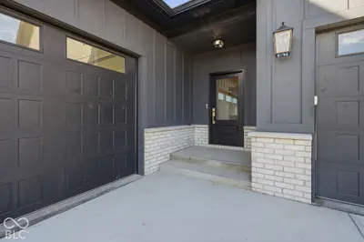 2786 S Kings Way, New Palestine - 33
