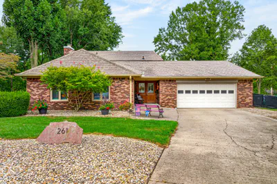 261 Oakwood, Greenwood