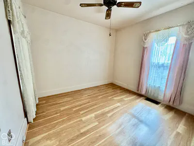 327 W 5th, Peru - 20