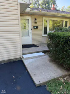 323 Hillsdale Drive, Bloomington - 5