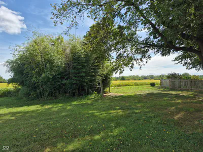 6957 300, Whiteland - 6