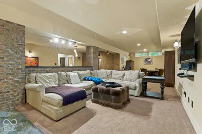 6736 W Stonegate Drive, Zionsville - 32