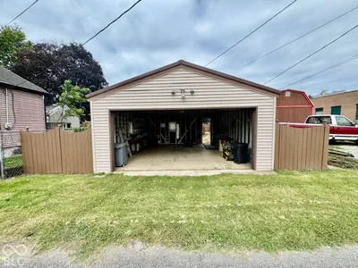 327 W 5th, Peru - 49
