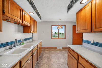 910 W Walnut, Rockville - 20