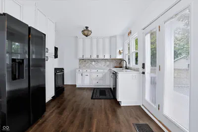 551 E Adams Street, Franklin - 11