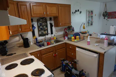 703 Park Square Drive, Bloomington - 9