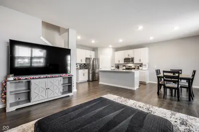 6061 Granby Drive, Whitestown - 13