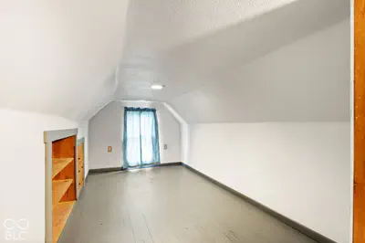 410 Main Street, English - 40