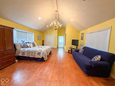 5552 300, New Palestine - 57