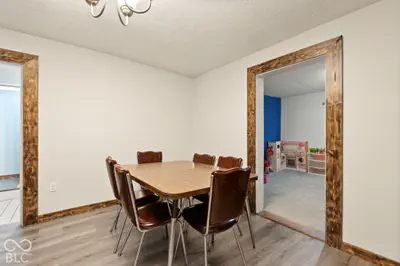 410 Main Street, English - 14