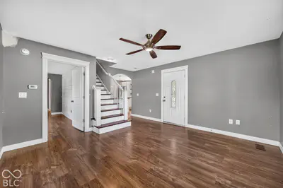 300 E Ohio Street, Trafalgar - 8