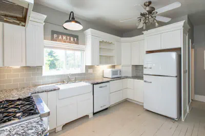 6862 Travis Road, Greenwood - 5