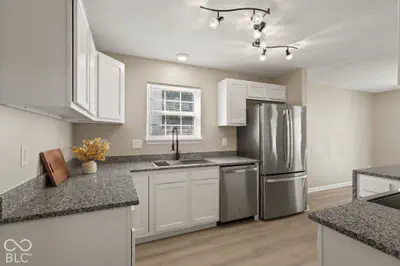9904 Comb Run Court, Avon - 6