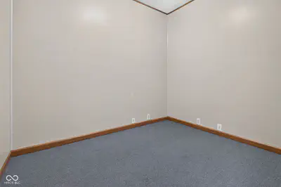 2121 Memorial Drive, New Castle - 17