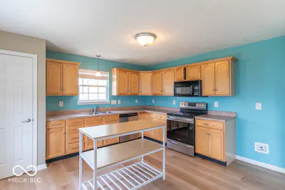 711 Bluff Creek Drive, Fortville - 8