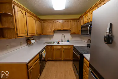 554 Cresthaven Drive, Indianapolis - 36