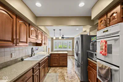 885 Broadway North Drive, Plainfield - 33