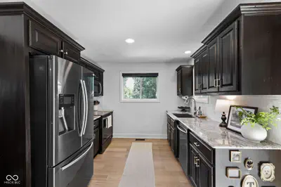 5739 Paradise Drive, Martinsville - 10