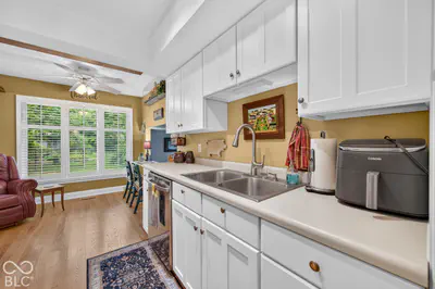 261 Oakwood, Greenwood - 24