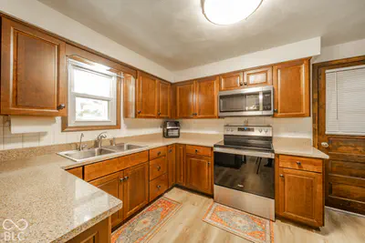 10664 S 9 W, Pendleton - 11
