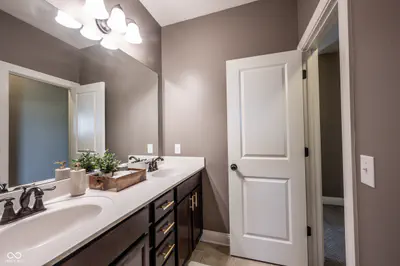 18176 Lakes End Drive, Westfield - 54