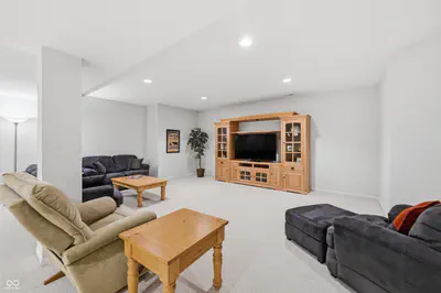 7851 Friends Creek, Avon - 27