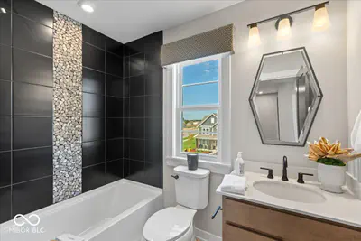 6046 Windsor Drive, McCordsville - 28