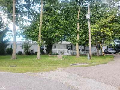592 Paradise Drive, Rochester - 2