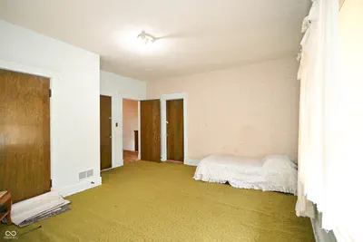 718 S Walnut Street, Seymour - 39