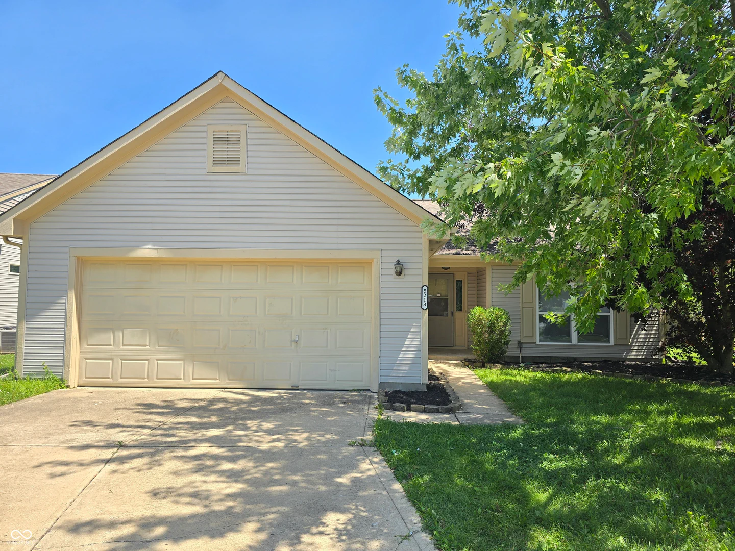 5213 Lakeside Manor Drive, Indianapolis