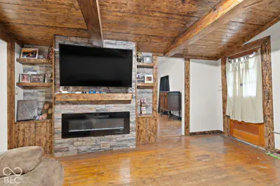 410 Main Street, English - 7