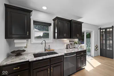 5739 Paradise Drive, Martinsville - 9