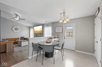 9925 Cedarstone Lane, Avon - 7