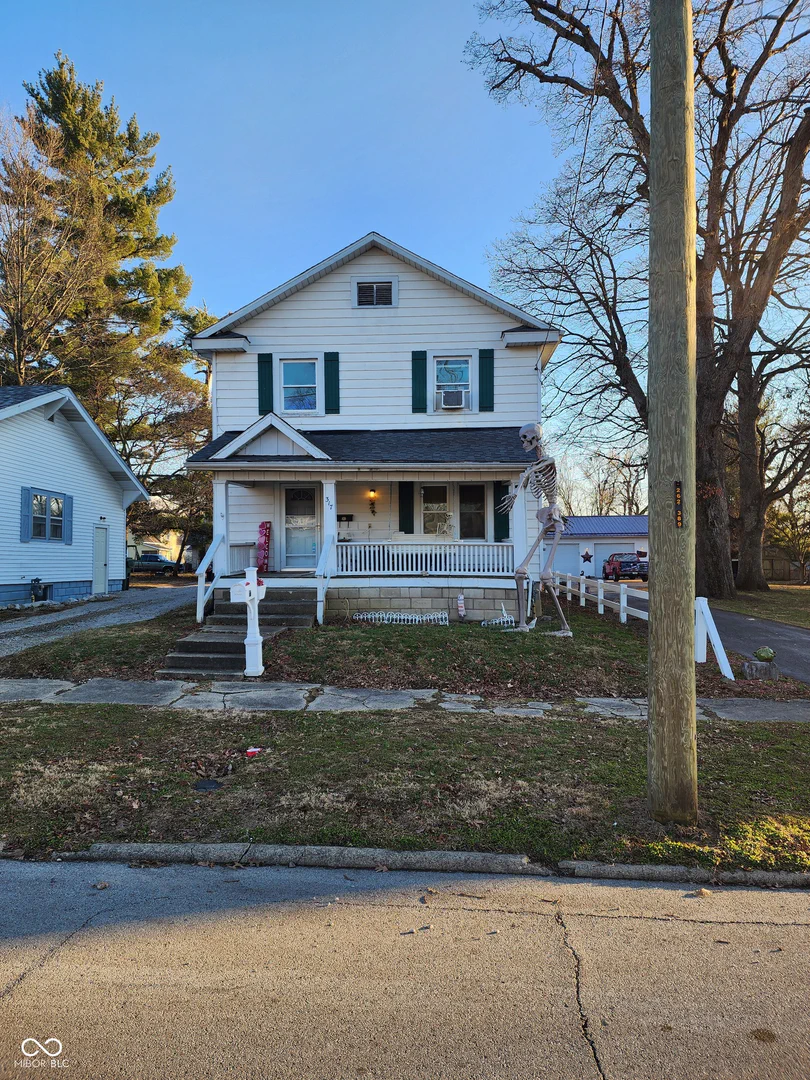 317 Thompson Street, Sullivan