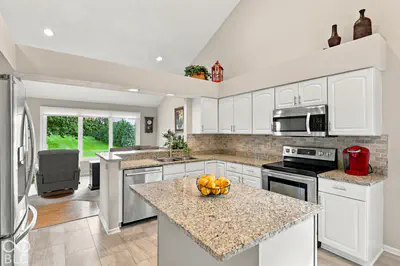 7342 Pymbroke Drive, Fishers - 3