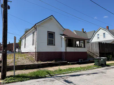 123 East, Greensburg