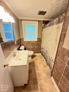 405 N Hill Street, Fairmount - 5