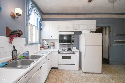 718 S Walnut Street, Seymour - 17