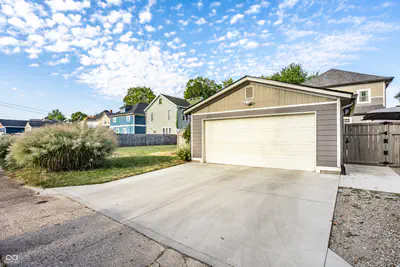 2429 Carrollton Avenue, Indianapolis - 70