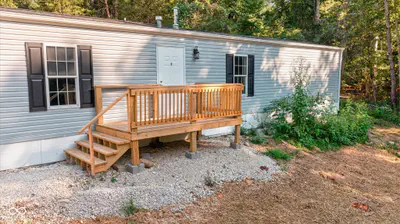 8253 State Highway 43, Bloomington
