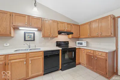 3713 N Lakeside Drive, Muncie - 24