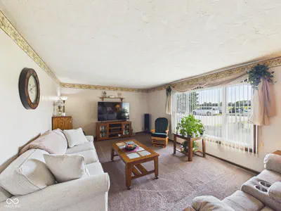 7077 100, Alexandria - 13