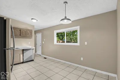 9207 Rochelle Drive, Indianapolis - 5