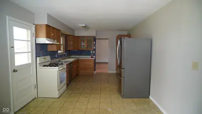 16122 Southeastern Parkway, Fortville - 12