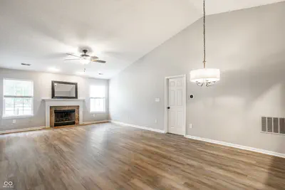 6115 Green Glade Drive, Whitestown - 3