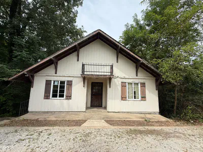 11985 State Highway 243 Road, Cloverdale