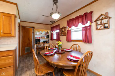 831 North Drive, Seymour - 12